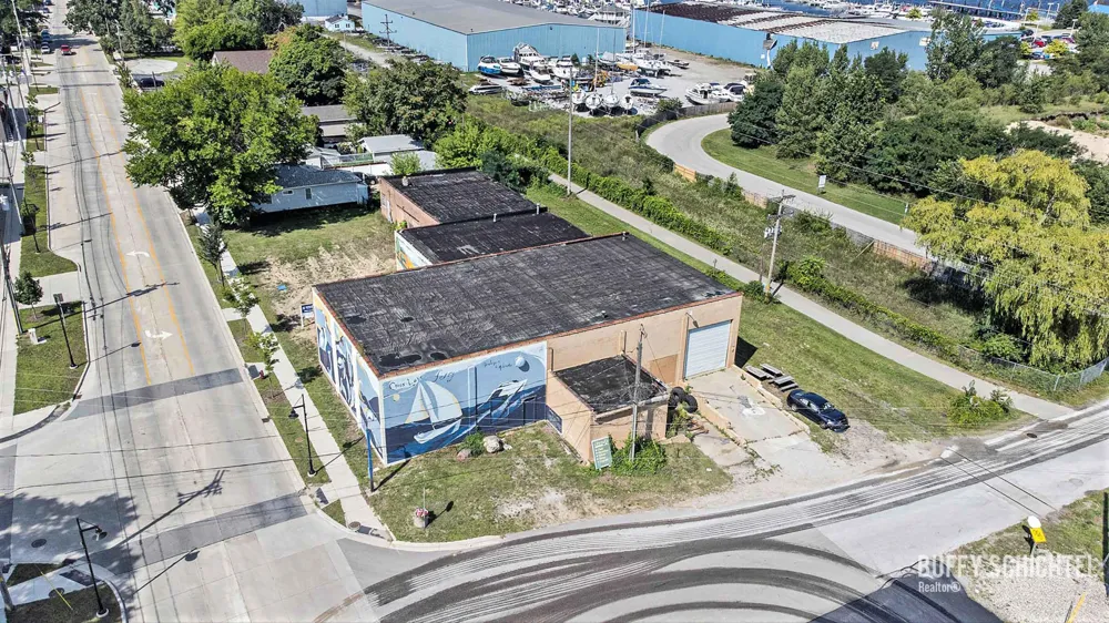 1812 Lakeshore Drive Muskegon, MI 49441