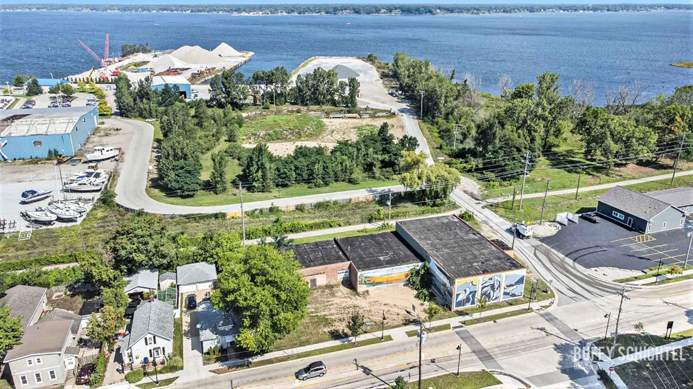1812 Lakeshore Drive Muskegon, MI 49441