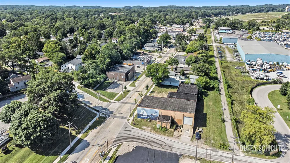 1812 Lakeshore Drive Muskegon, MI 49441