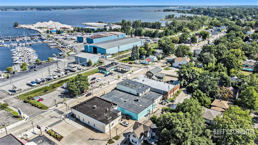 1812 Lakeshore Drive Muskegon, MI 49441