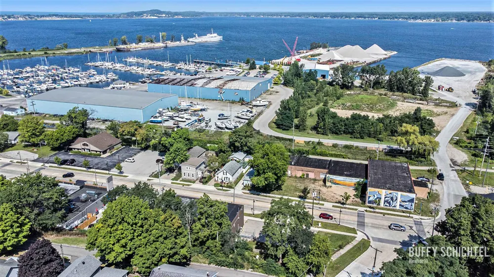 1812 Lakeshore Drive Muskegon, MI 49441