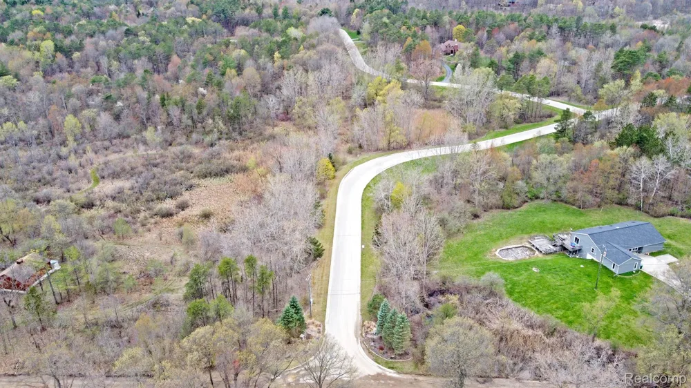 505 BLUEBIRD TRAIL Groveland Township, MI 48462