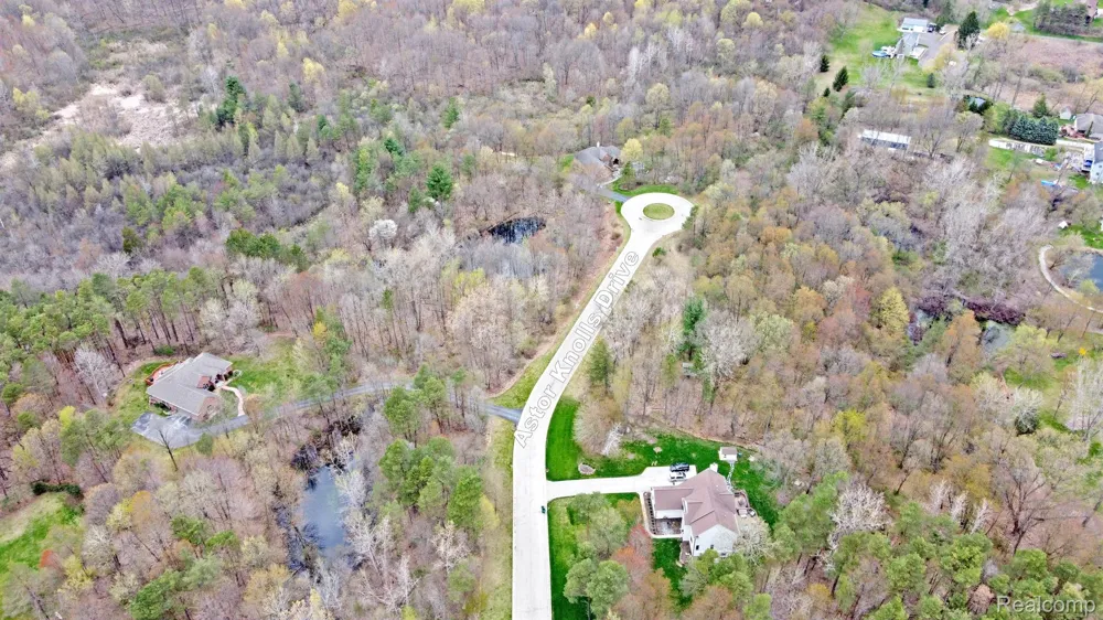 505 BLUEBIRD TRAIL Groveland Township, MI 48462