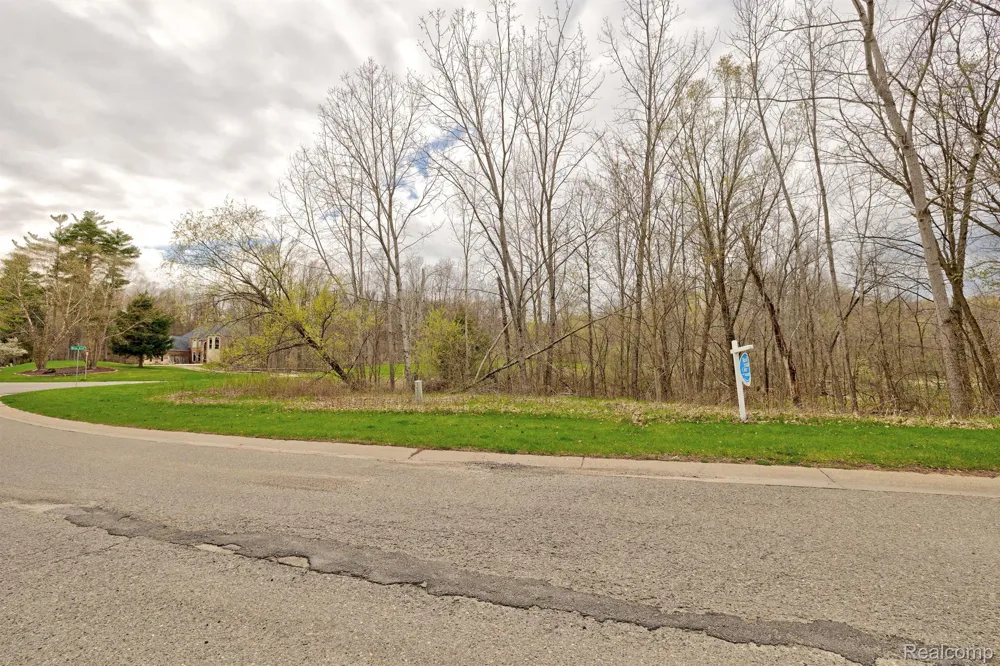 505 BLUEBIRD TRAIL Groveland Township, MI 48462