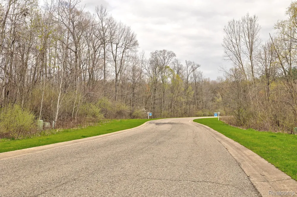 505 BLUEBIRD TRAIL Groveland Township, MI 48462