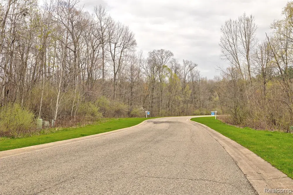 505 BLUEBIRD TRAIL Groveland Township, MI 48462