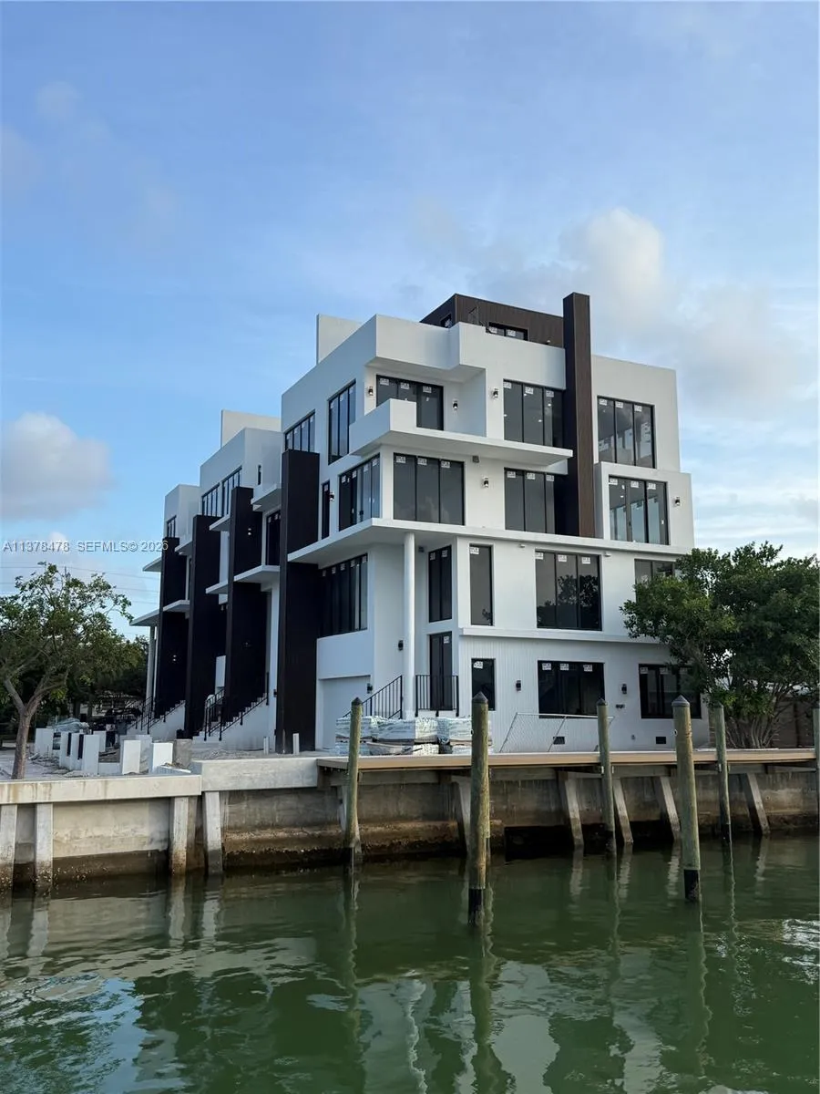 7300 Trouville Esplanade #3 Miami Beach, FL 33141