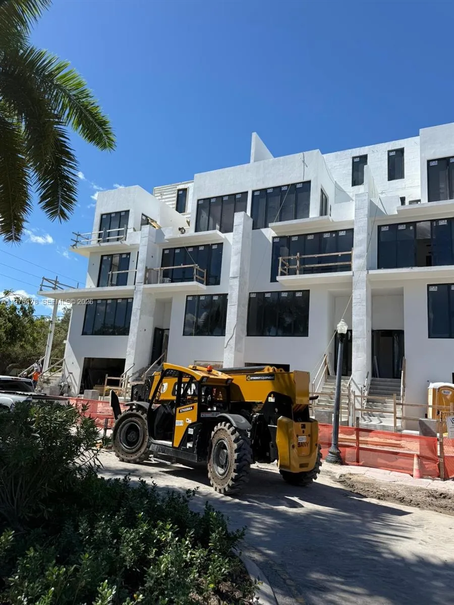 7300 Trouville Esplanade #3 Miami Beach, FL 33141