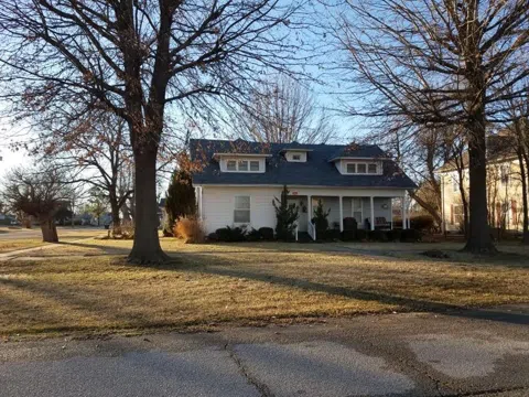 493 S Commerical Street