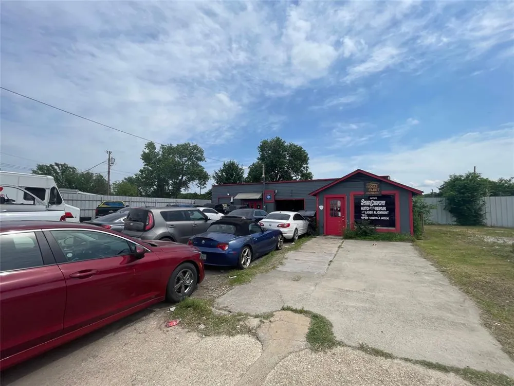 1006 W 6th Street Irving, TX 75060