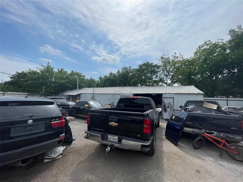 1006 W 6th Street Irving, TX 75060