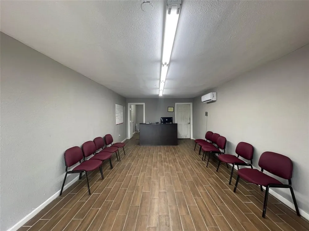 1006 W 6th Street Irving, TX 75060