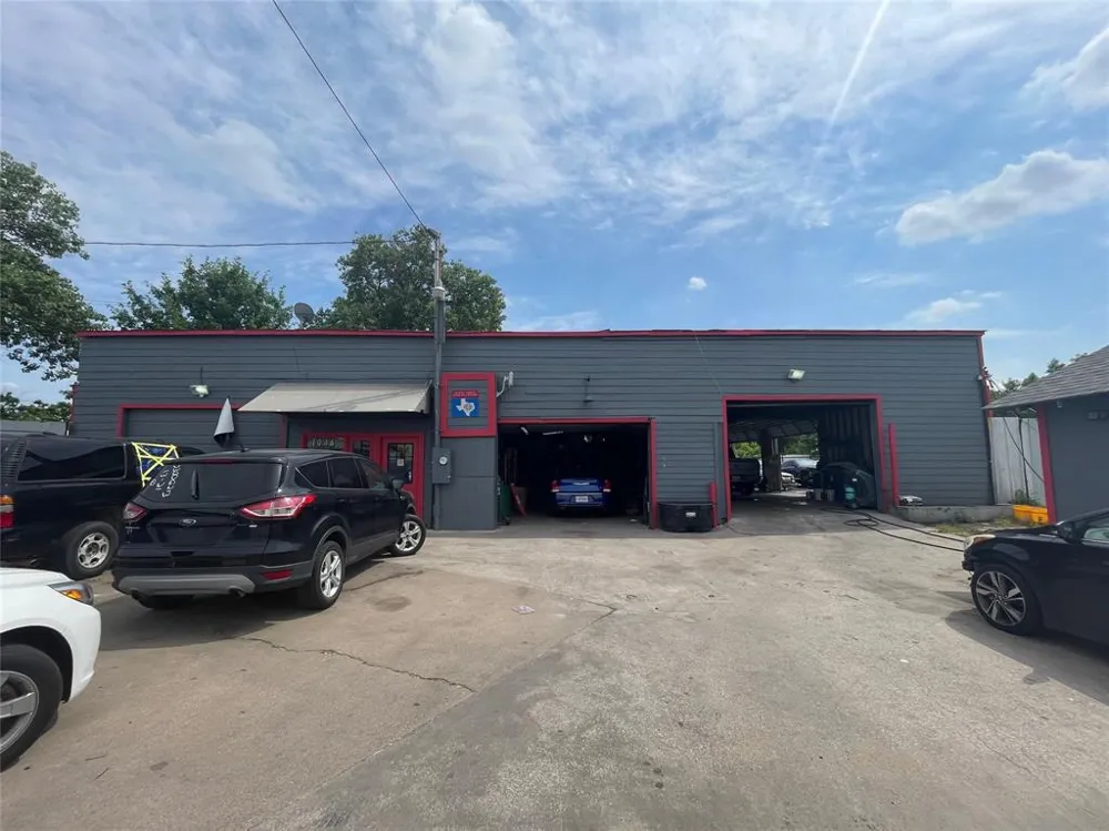 1006 W 6th Street Irving, TX 75060