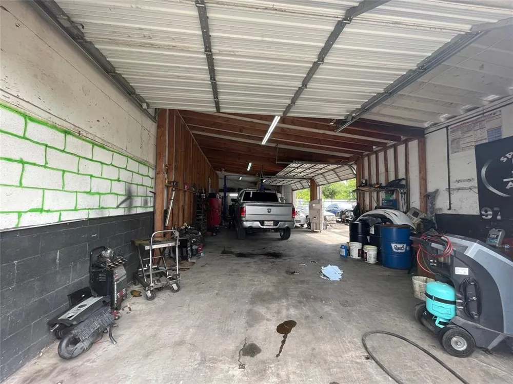 1006 W 6th Street Irving, TX 75060