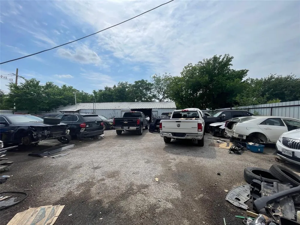 1006 W 6th Street Irving, TX 75060