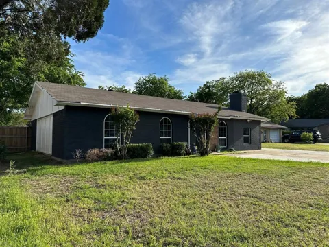 1013 Las Flores Court
