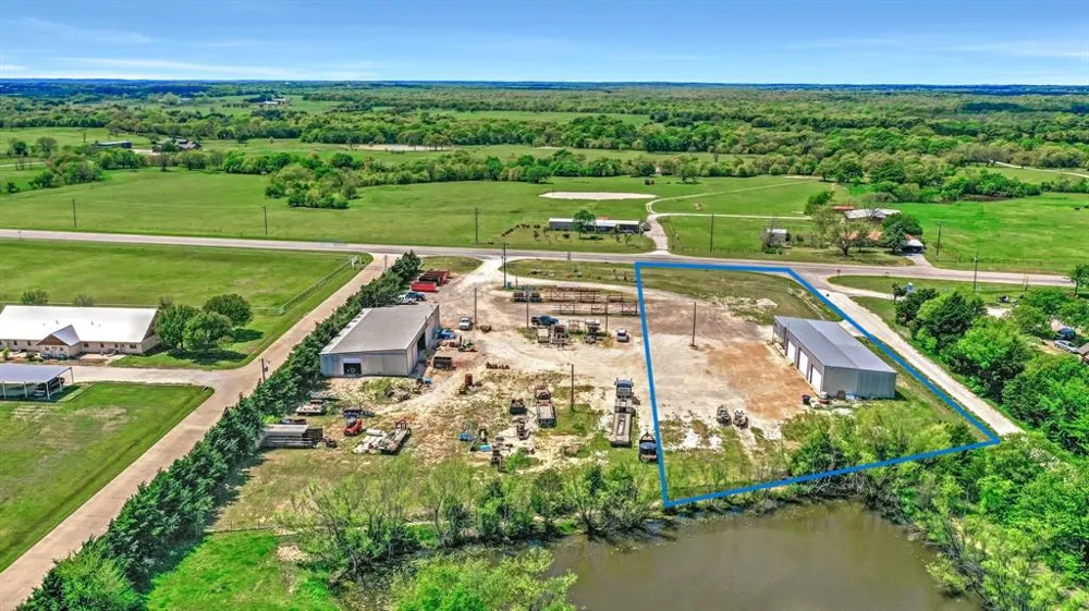 23350 US Highway 377 Whitesboro, TX 76273