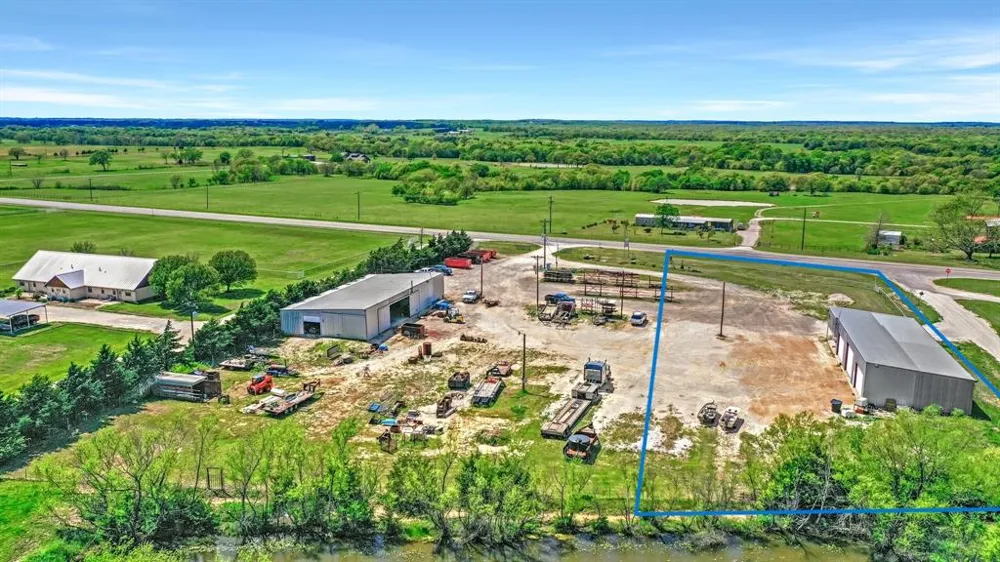 23350 US Highway 377 Whitesboro, TX 76273