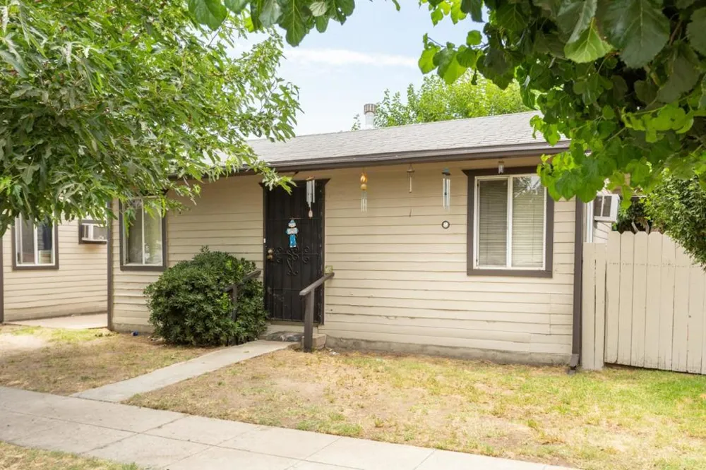 3468 S Frank Avenue Fresno, CA 93725
