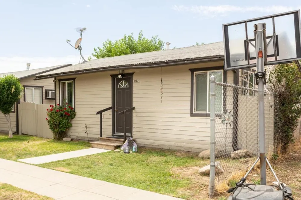 3468 S Frank Avenue Fresno, CA 93725