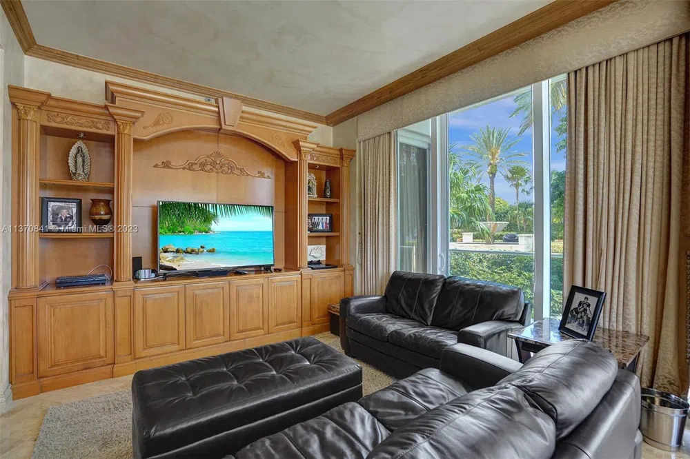 2600 Island Blvd #101 Aventura, FL 33160