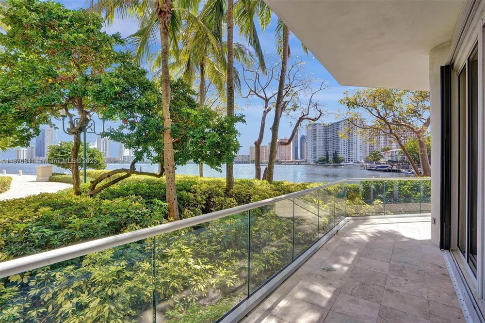 2600 Island Blvd #101 Aventura, FL 33160