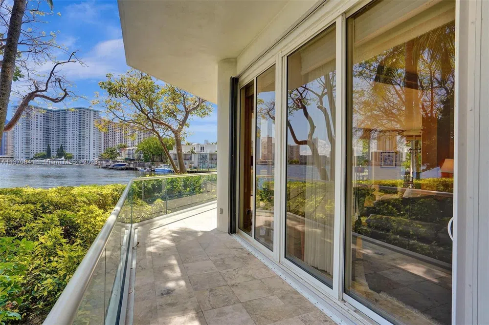 2600 Island Blvd #101 Aventura, FL 33160