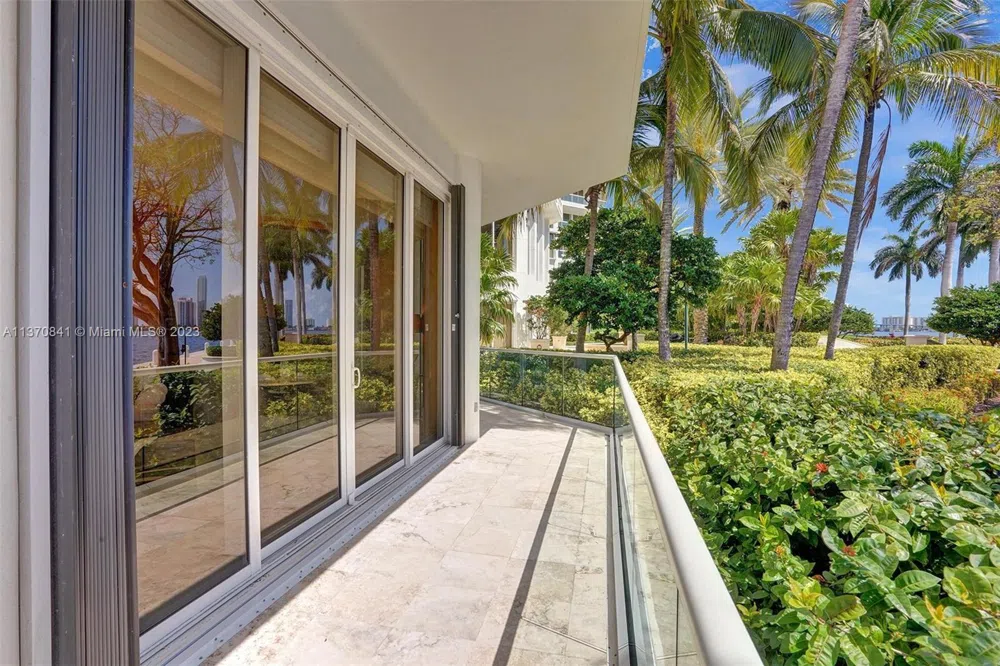2600 Island Blvd #101 Aventura, FL 33160