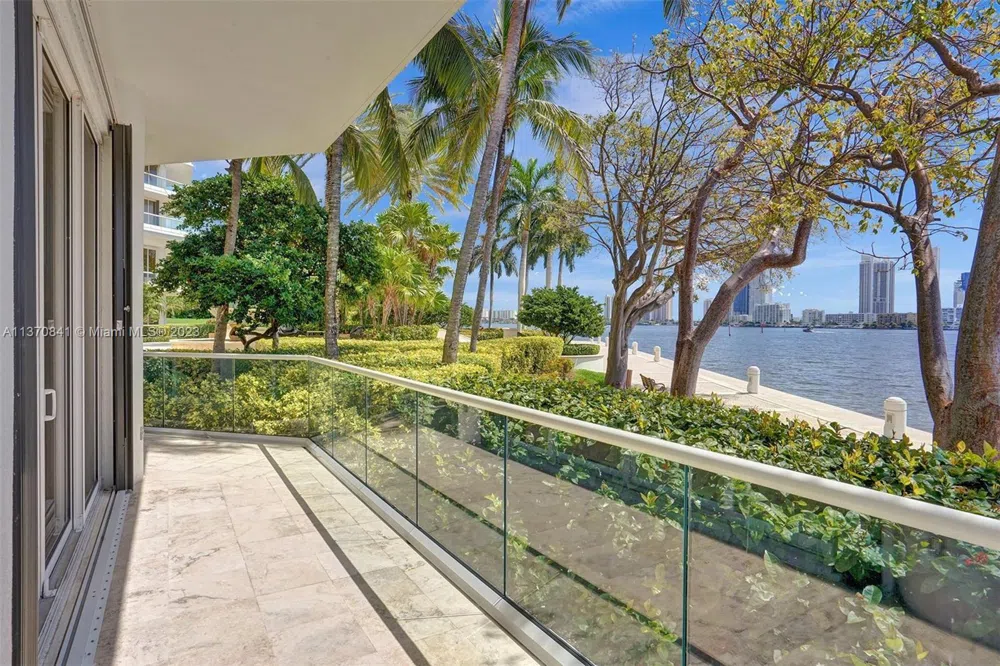 2600 Island Blvd #101 Aventura, FL 33160