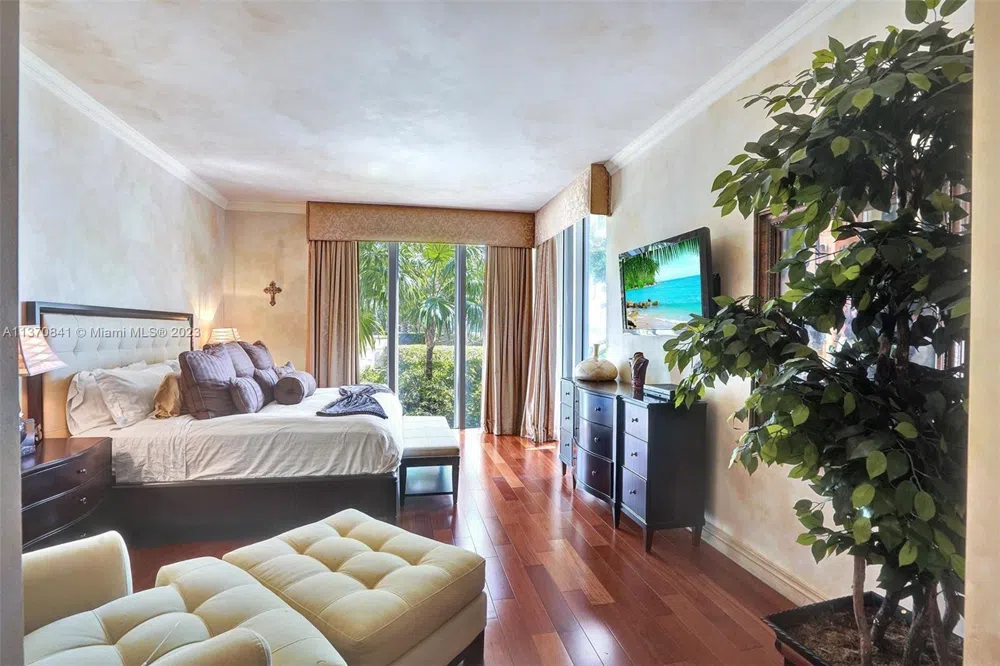 2600 Island Blvd #101 Aventura, FL 33160