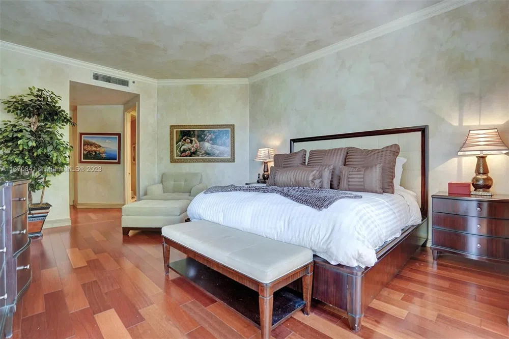 2600 Island Blvd #101 Aventura, FL 33160