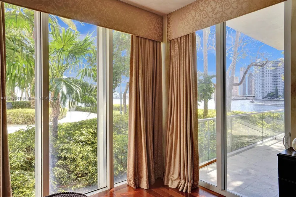 2600 Island Blvd #101 Aventura, FL 33160