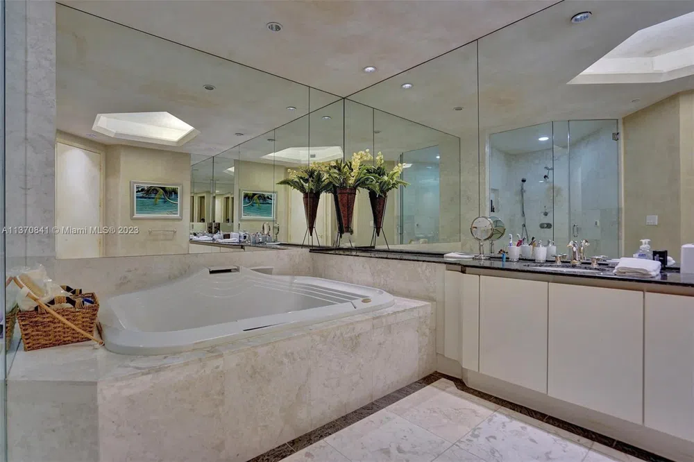 2600 Island Blvd #101 Aventura, FL 33160
