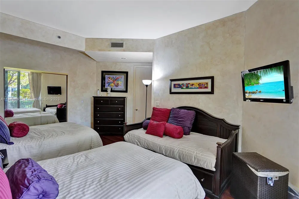 2600 Island Blvd #101 Aventura, FL 33160