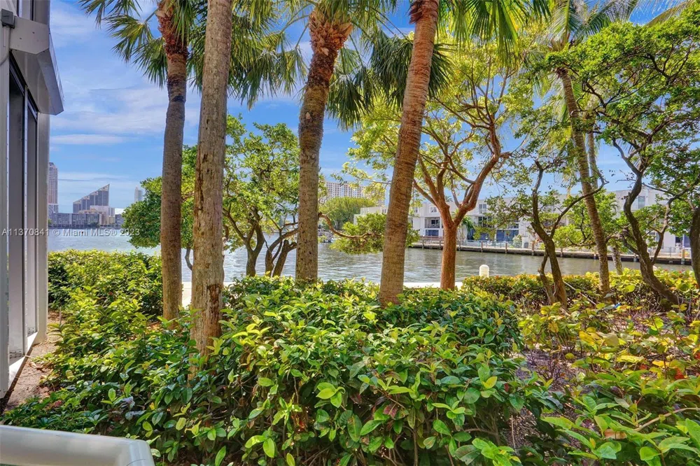 2600 Island Blvd #101 Aventura, FL 33160
