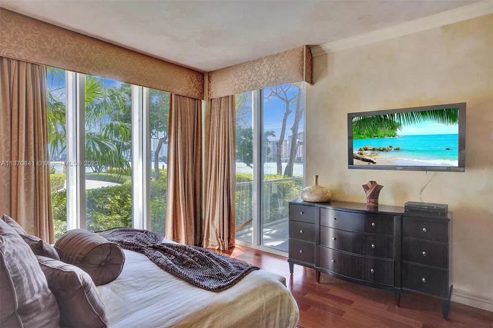 2600 Island Blvd #101 Aventura, FL 33160