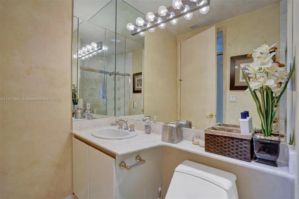 2600 Island Blvd #101 Aventura, FL 33160