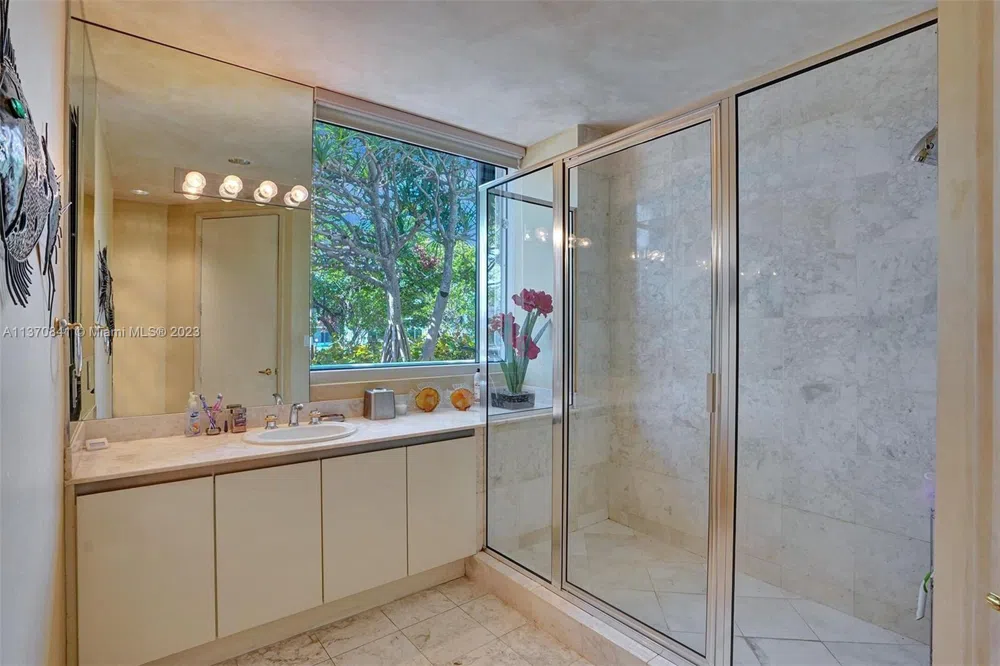 2600 Island Blvd #101 Aventura, FL 33160
