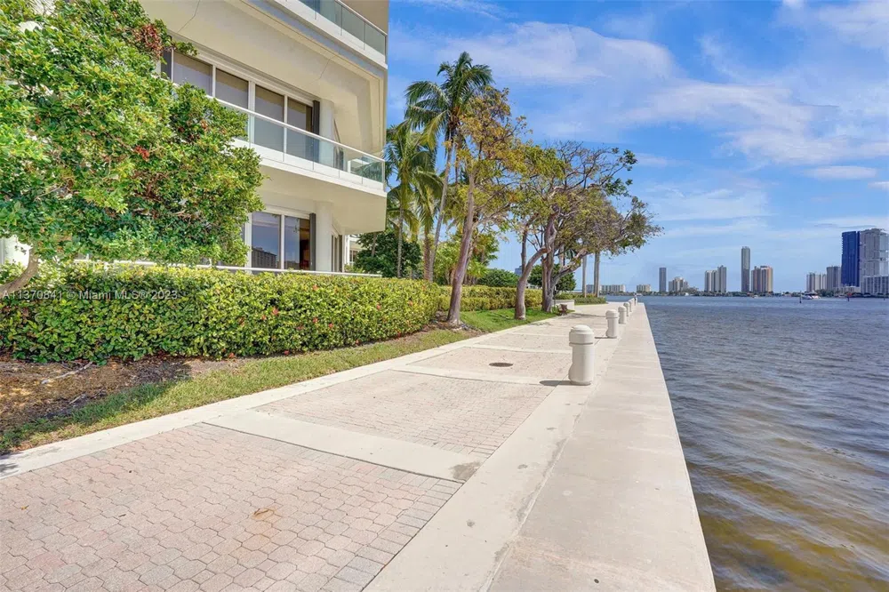 2600 Island Blvd #101 Aventura, FL 33160