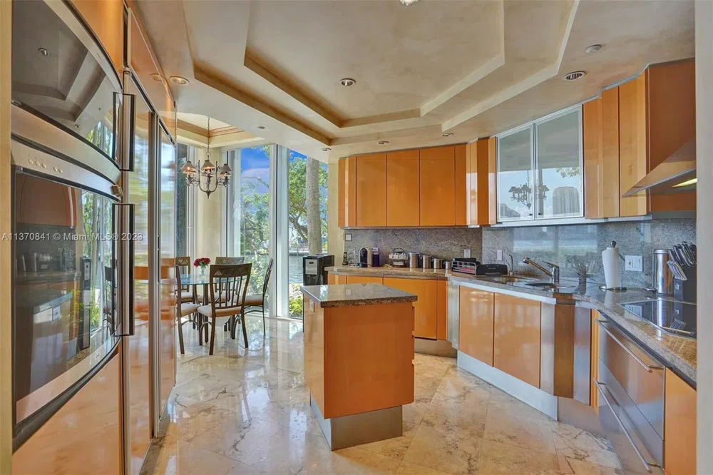 2600 Island Blvd #101 Aventura, FL 33160