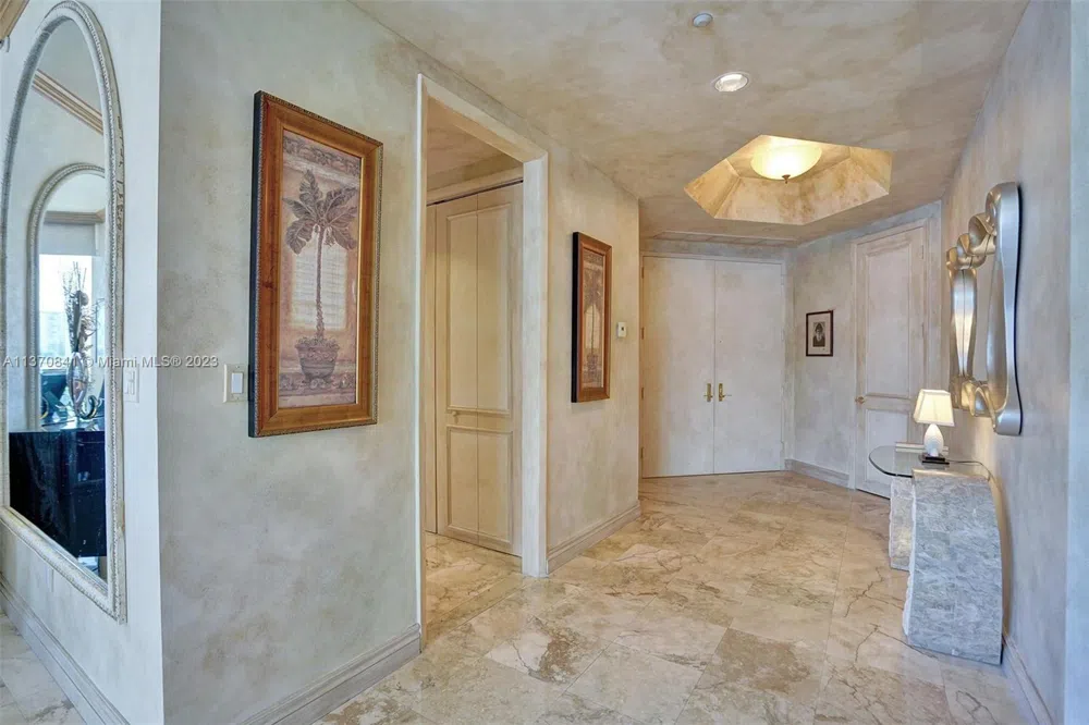 2600 Island Blvd #101 Aventura, FL 33160