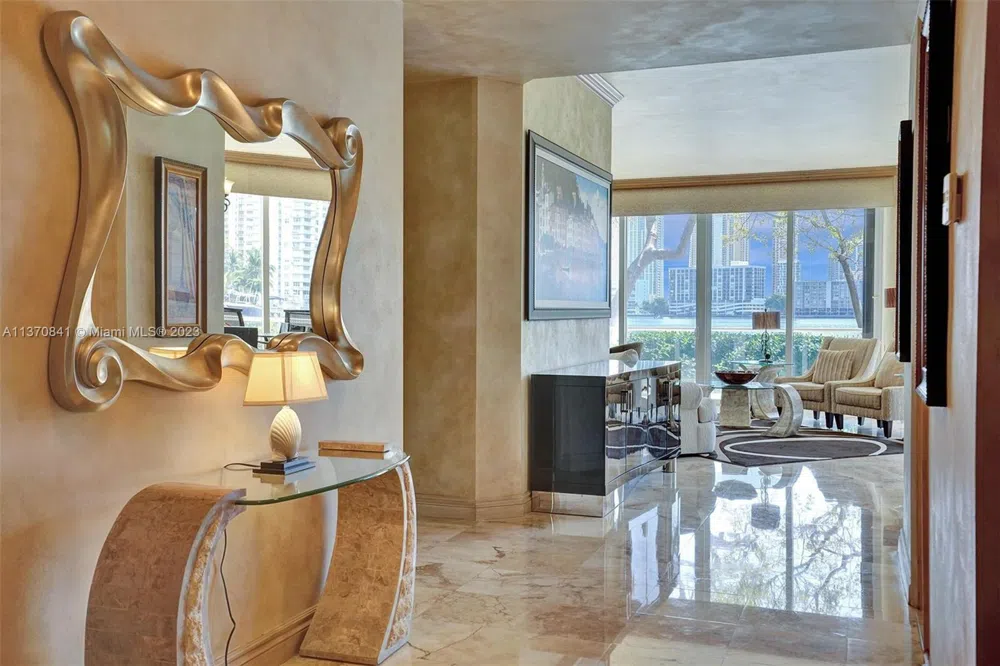 2600 Island Blvd #101 Aventura, FL 33160