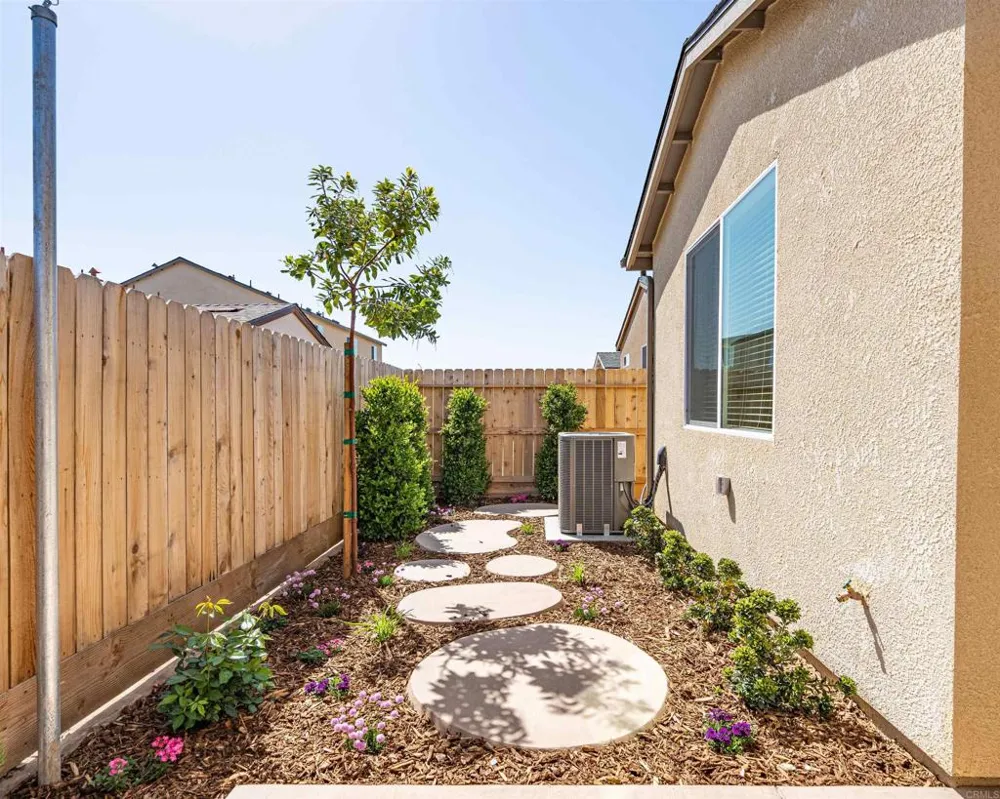 6563 E Tobey Avenue Fresno, CA 93727