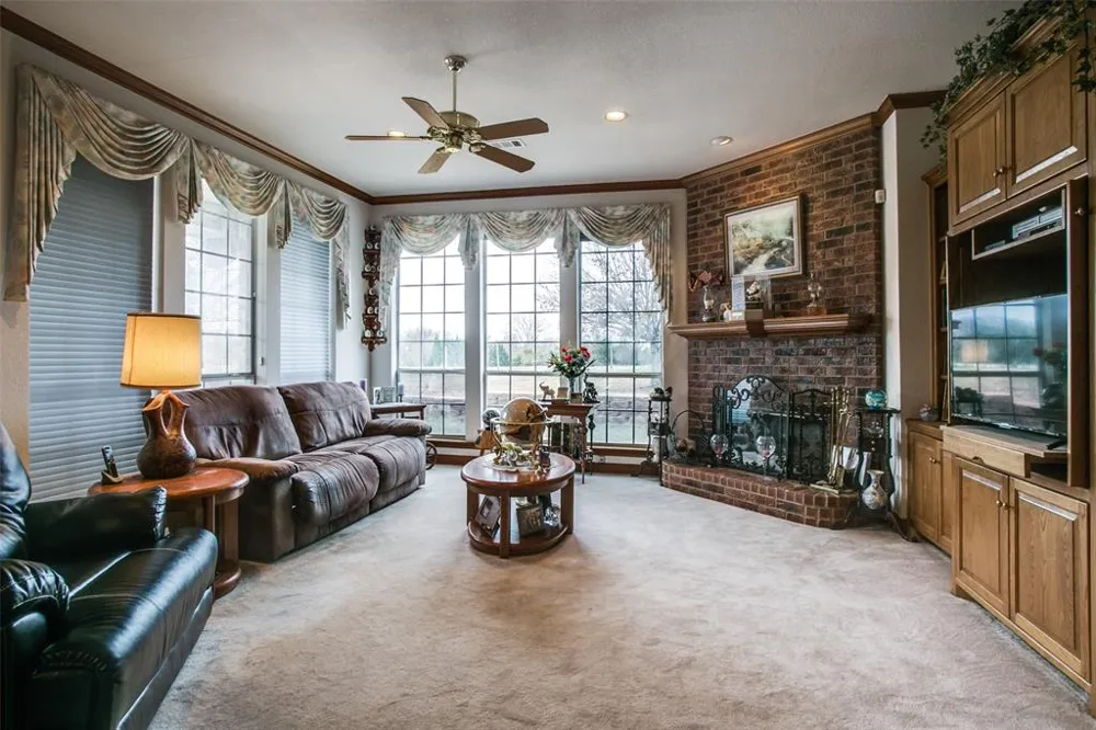 5609 Lyons Road Garland, TX 75043