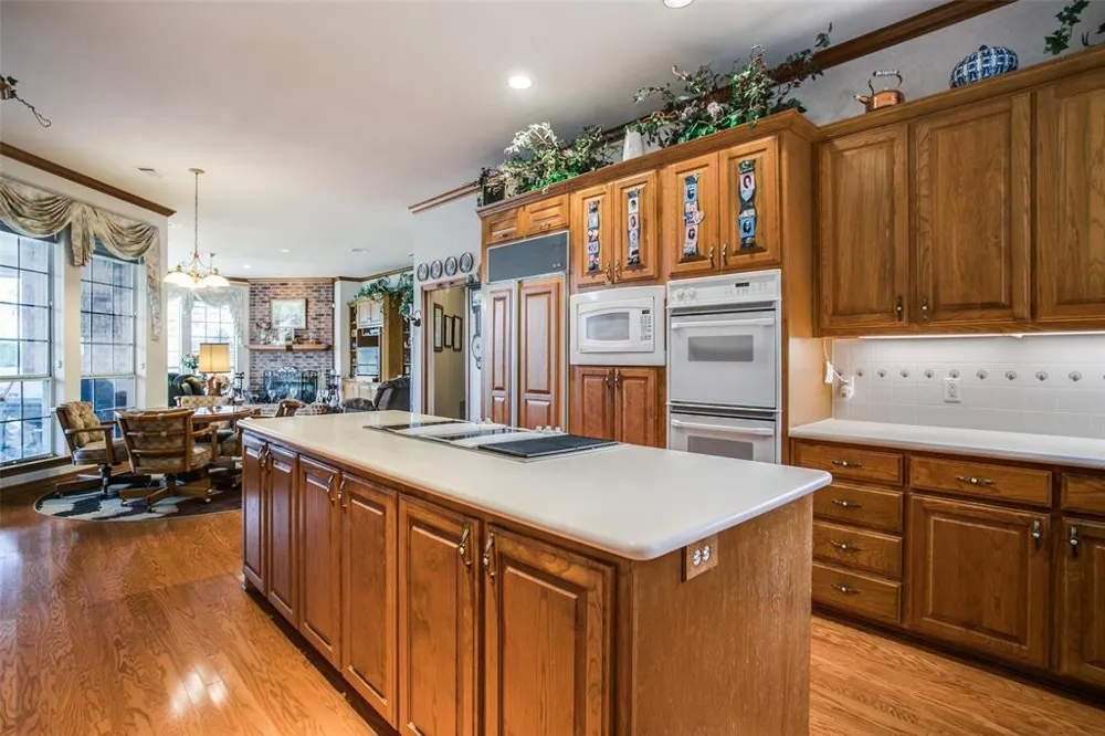 5609 Lyons Road Garland, TX 75043