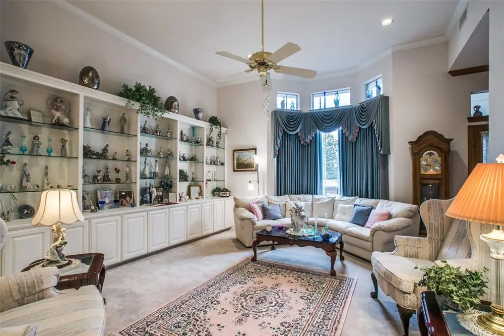 5609 Lyons Road Garland, TX 75043