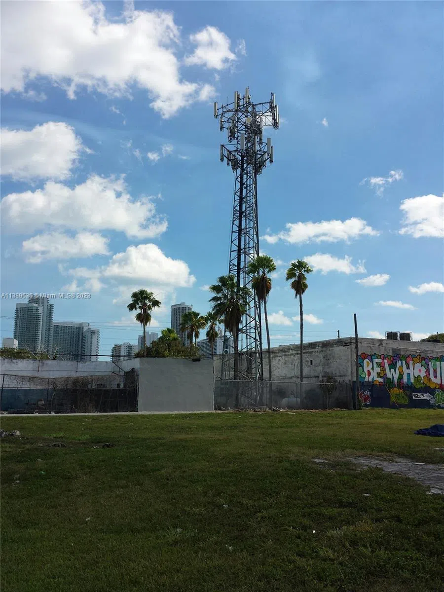 60 NW 20th St Miami, FL 33127