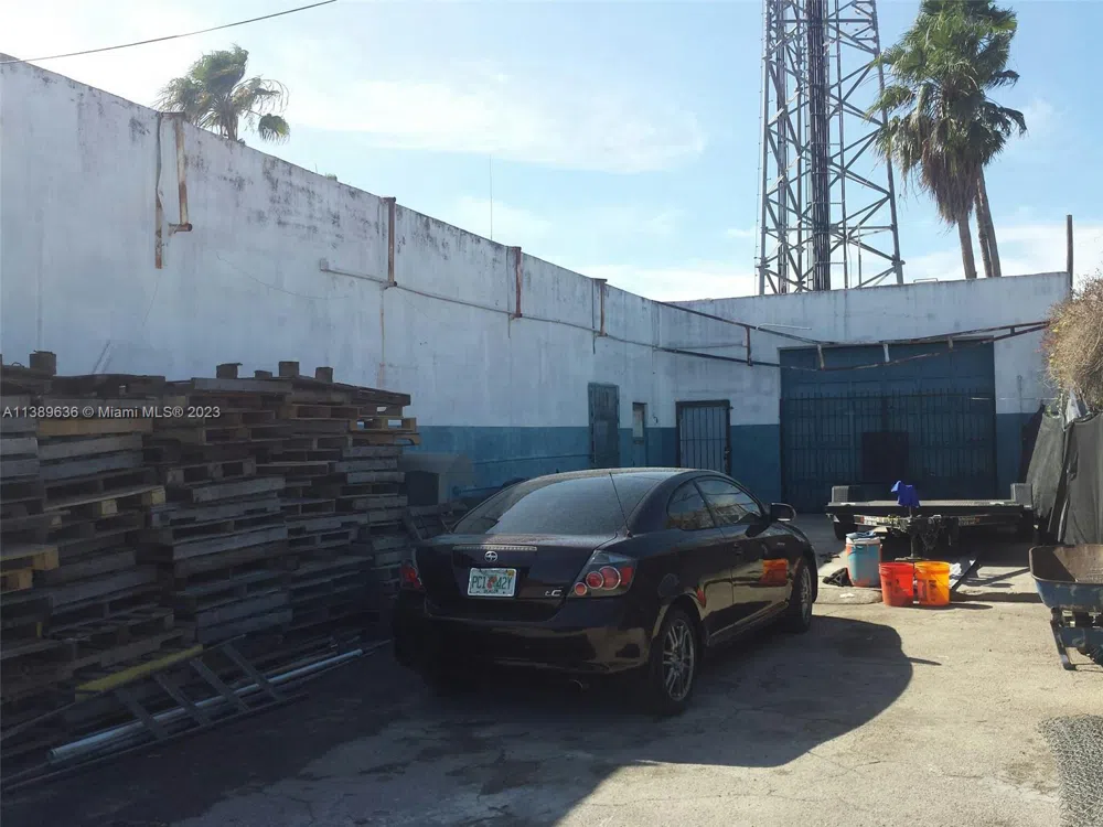 60 NW 20th St Miami, FL 33127