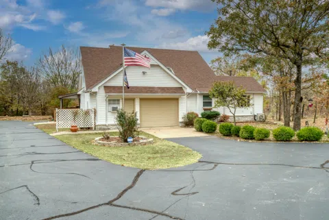 13596 Pease Lane