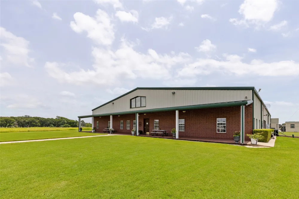 836 S Debbie Lane Pilot Point, TX 76258